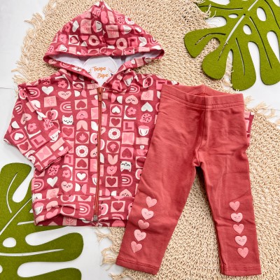 Inverno 2025 - Conj. Jaqueta com Capuz Gatinhas e Legging Corações - Bordô